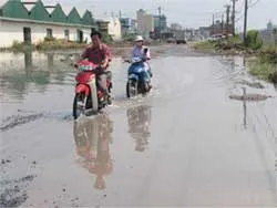 Đi lại cũng khổ vì… ngập