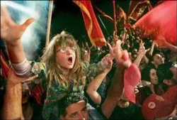 55,5% cử tri bỏ phiếu ủng hộ