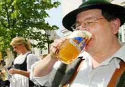 Có nên uống bia để giải khát?