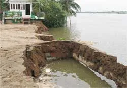 Báo động 10 điểm sạt lở nguy hiểm