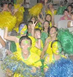 Nóng bỏng từ “đội bóng tôi yêu” đến những chương trình khuyến mãi ảnh 1