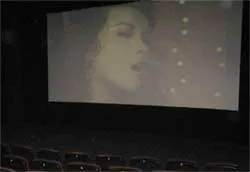 Sức hút của phim “cấm trẻ em”