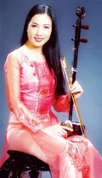 Thu Thủy duyên dáng với đàn nhị