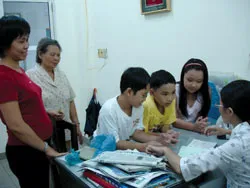 Để tiền cứu trợ đến tận tay người bị nạn