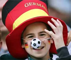 Sinh viên Bangladesh biểu tình đòi hoãn thi để xem World Cup. ảnh 1