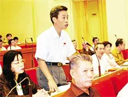 Trách nhiệm của Chính phủ và Quốc hội còn mờ nhạt