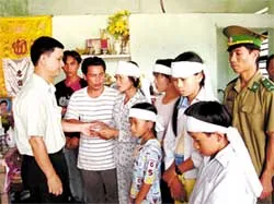 Tiếp tục giúp đỡ đồng bào bị nạn