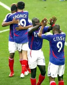 Tuyển Pháp bị cổ động viên nhà chê bai ảnh 1