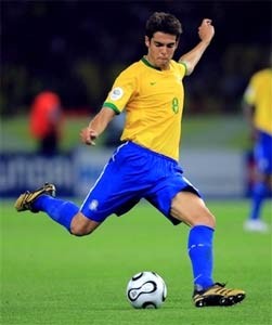 Kaka Helps Brazil Win Croatia ảnh 2