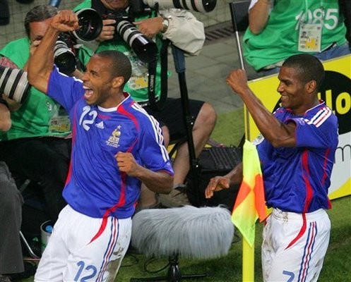 France Beat Togo to Go Through ảnh 2