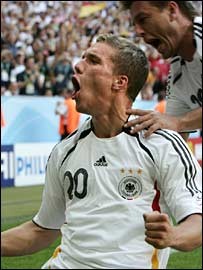 Germany Enters Quater-Finals ảnh 1