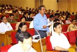 Người già, người tàn tật cần được quan tâm hơn