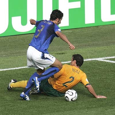 Australia out at the Last Controversial Seconds ảnh 1