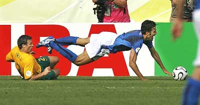 Australia out at the Last Controversial Seconds ảnh 2