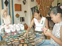 Giới trẻ “mê” trang sức đá
