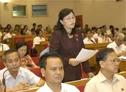 Thẩm quyền rộng, hoạt động yếu
