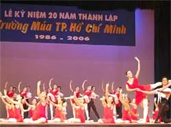 Trường Múa TPHCM 20 tuổi