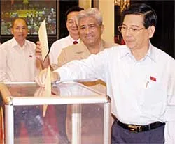Ông Nguyễn Sinh Hùng và ông Trương Vĩnh Trọng giữ chức Phó Thủ tướng Chính phủ
