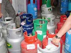 Giá gas tăng 10.000 đồng/bình