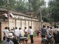Đề nghị xử lý “người lớn” trước khi xử lý học sinh