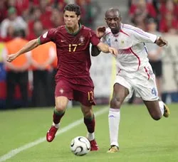 Bồ Đào Nha thua vì... không thắng nổi hàng phòng ngự Pháp ảnh 1