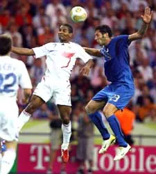 Materazzi vẫn chưa "dứt nợ" với Everton ảnh 1