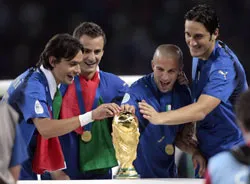 Các huyền thoại Ý ca tụng chiến thắng của Azzurri ảnh 1