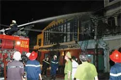 Cháy lớn tại công ty sản xuất máy vi tính