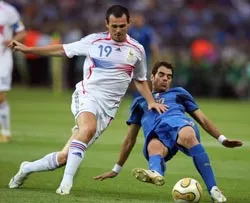 Willy Sagnol : " Hãy hướng đến vòng loại Euro 2008" ảnh 1