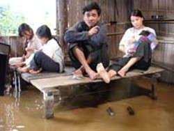 "Ao Lua Ha Dong" Makes a Splash in Korea ảnh 1