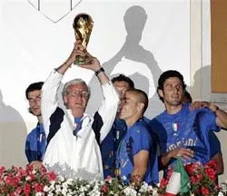 Lippi với ý định đến Anh ảnh 1