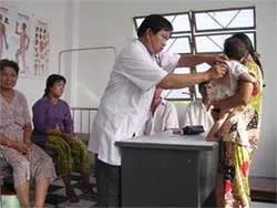 Năm 2010: Bảo đảm 80% số trạm y tế xã có bác sĩ
