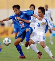 Trận derby giữa HPHN (áo trắng) và HN. ACB : 1-2