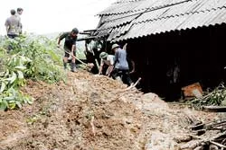 Đỉnh lũ trên sông Lô lên tới 25,78m