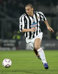 Bán đấu giá Zlatan Ibrahimovic ảnh 1