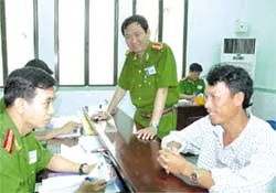 Bài 2: Bóng mát đằng sau tấm huy chương