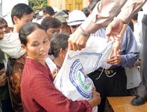 Nation Continues to Help Typhoon Victims ảnh 1