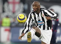 Juventus hoàn tất việc chuyển nhượng tiền vệ Patrick Vieira ảnh 1