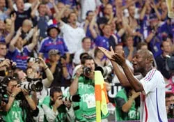 Số áo của Gallas bị đưa cho Ballack ảnh 1