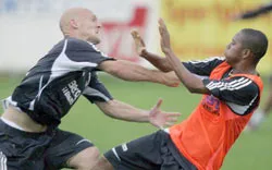 Capello: “Tôi không thích Gravesen ...” ảnh 1