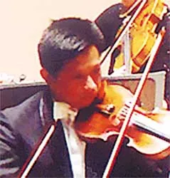 Nghệ sĩ violon I trong dàn nhạc giao hưởng Đức