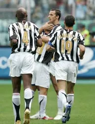 Nedved khuyên Juve giải thoát Ibrahimovic ảnh 1