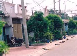 Còn đâu vỉa hè!