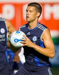 Ballack: “Tôi chỉ ngạc nhiên khi nhận số áo 13” ảnh 1