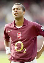 Wenger: “Tôi không bao giờ cúi mình trước các ngôi sao” ảnh 1