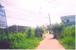 Ngôi trường sau “cổng” nghĩa địa!