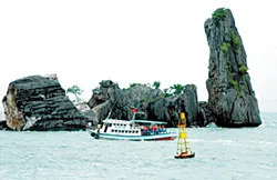 Hòn Phụ bị đổ