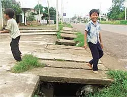 Cống thoát nước "bẫy" và 2 cái chết thương tâm