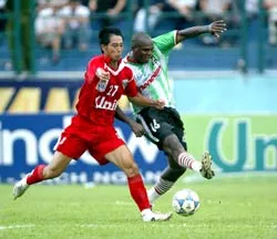 Ông Riedl xem chân Như Thành ảnh 2