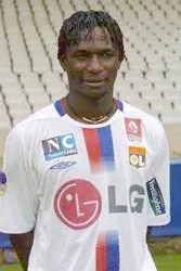 HLV Houllier đề nghị Real mua... Diarra khác ảnh 3